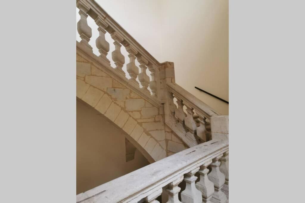 Uzes A Pied, Appartement Dans Cadre D'Exception Εξωτερικό φωτογραφία